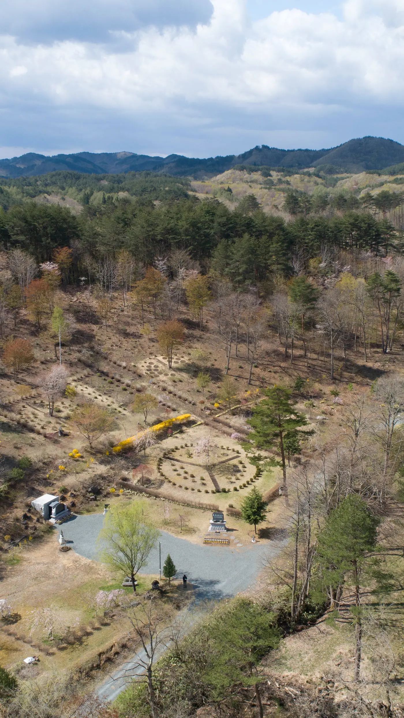 山あいに広がる青松山 平成院の境内と霊園